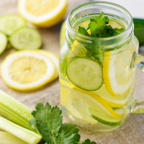 Wasser%20mit%20Früchten